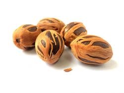 8 Health Benefits of Nutmeg